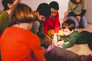 Talleres familiares y visita guiada a la exposición Mat Collishaw. The end of Innocence en la Fundació Sorigué