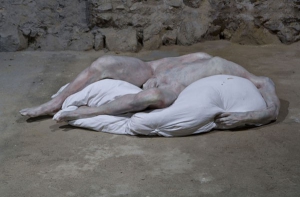 Escultura hiperrealista de cera de Berlinde de Bruyckere