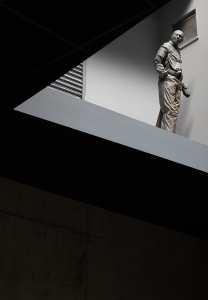 Double-Bind-detail-Juan-Muñoz-at-PLANTA-project.-Fundació-Sorigué-2017.-Courtesy-Estate-of-Juan-Muñoz-6_1200